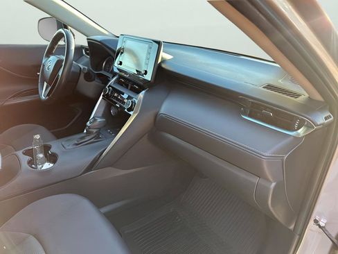 Used 2021 Toyota Venza Limited image 14