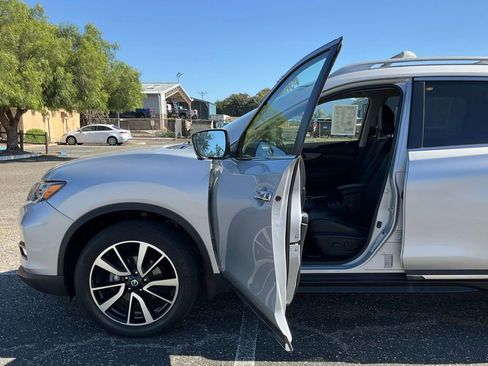 Used 2020 Nissan Rogue SL w/ Premium Package image 39