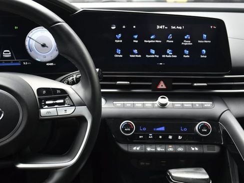 Used 2023 Hyundai Elantra Limited FWD image 11