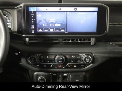 Used 2024 Jeep Wrangler Unlimited Sahara w/ Technology Group AWD/4WD image 27