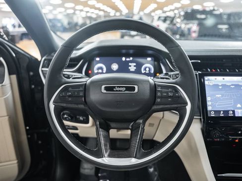 Used 2024 Jeep Grand Cherokee L Limited image 35