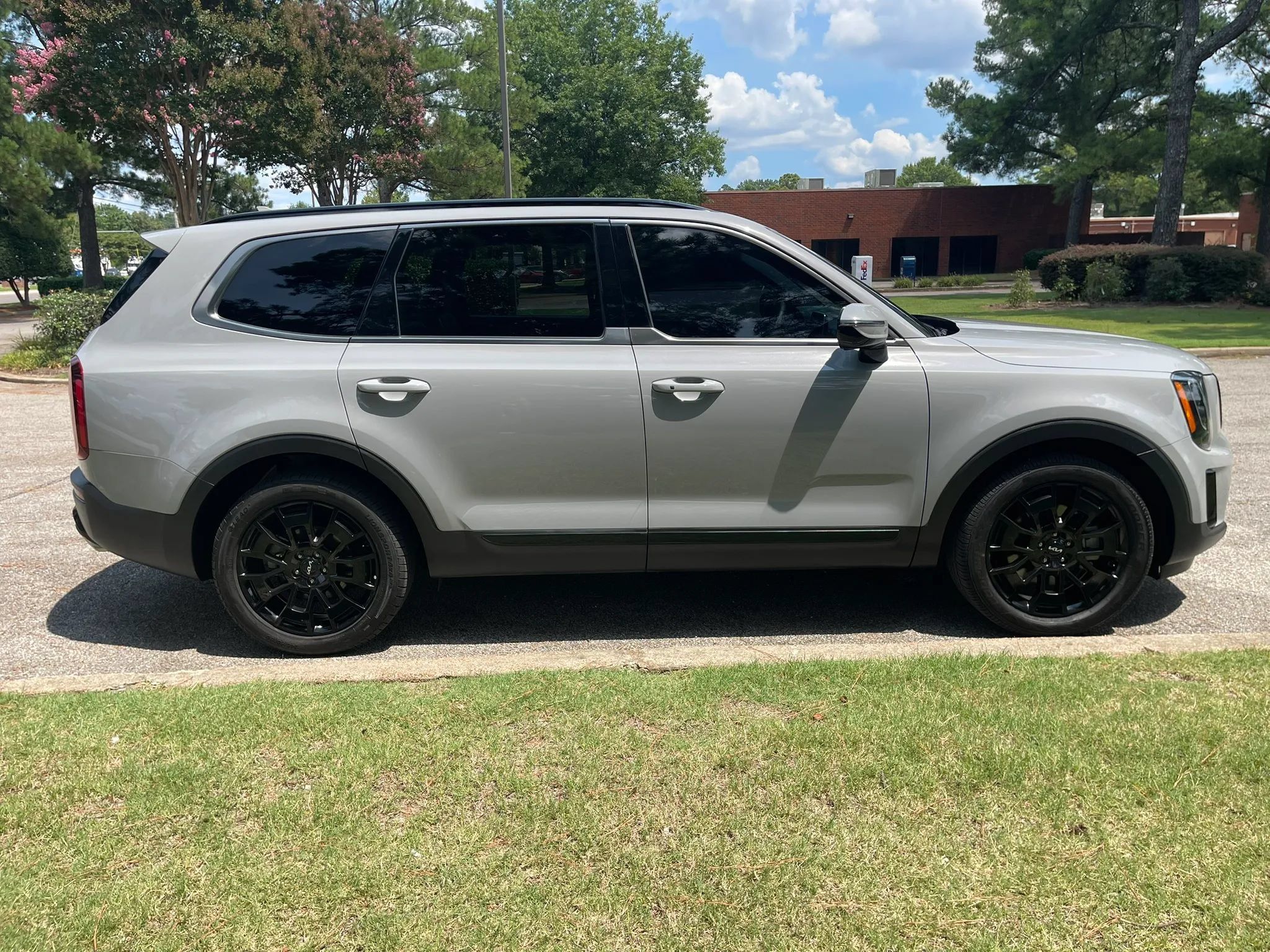 Used 2022 Kia Telluride SX w/ Nightfall Edition Package AWD/4WD image 6
