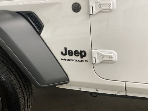 Used 2025 Jeep Wrangler Unlimited Sport AWD/4WD image 10