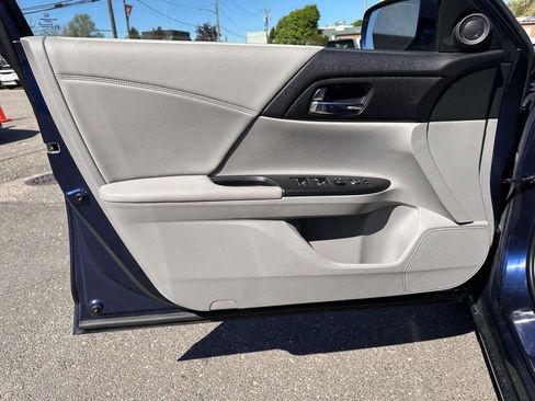 Used 2015 Honda Accord EX image 8