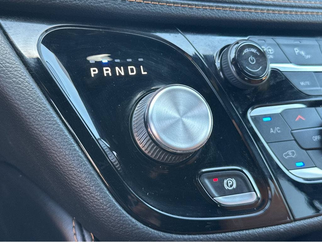 Used 2023 Chrysler Pacifica Pinnacle FWD image 29