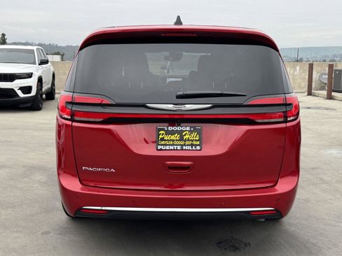 New 2026 Chrysler Pacifica Select image 5