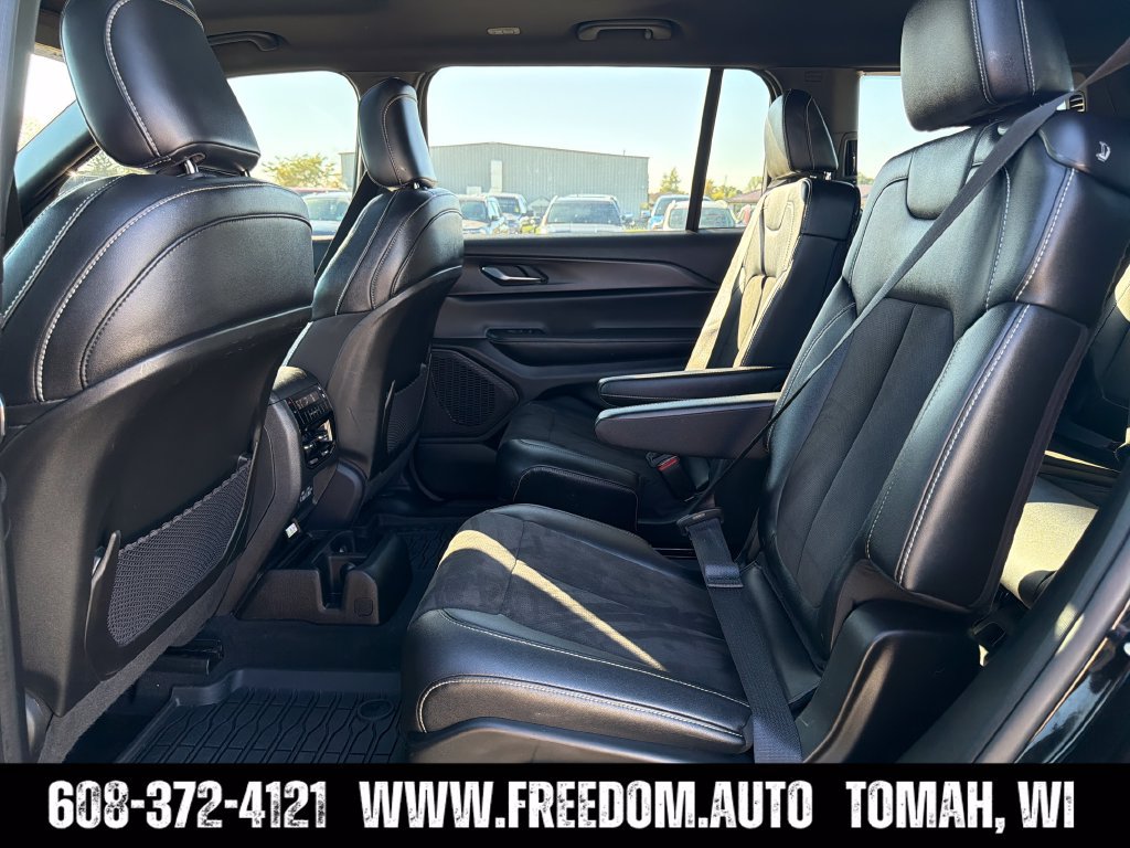 Used 2024 Jeep Grand Cherokee L Altitude AWD/4WD image 28