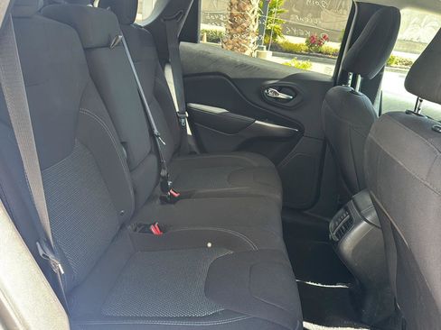 Used 2019 Jeep Cherokee Latitude w/ Popular Appearance Group image 13