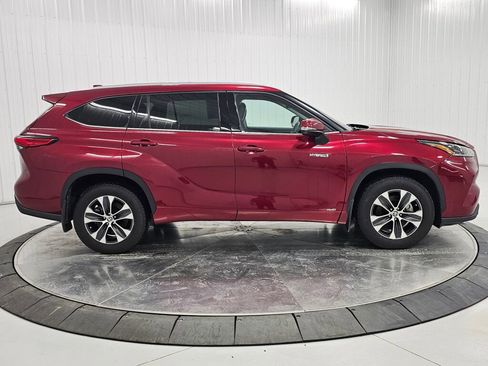 Used 2021 Toyota Highlander XLE image 6