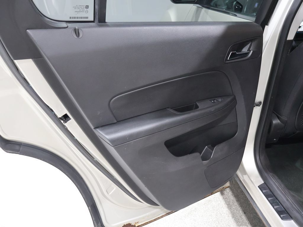 Used 2013 Chevrolet Equinox LT w/ Driver Convenience Package AWD/4WD image 18