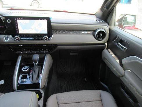 New 2025 Chevrolet Colorado ZR2 w/ ZR2 Bison Edition image 17