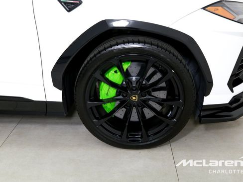 Used 2022 Lamborghini Urus AWD/4WD image 36