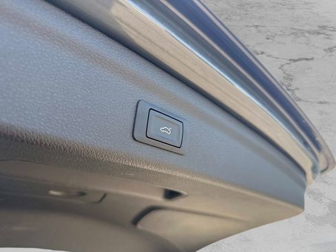 Used 2025 Audi Q3 2.0T Premium image 8