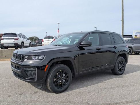 New 2026 Jeep Grand Cherokee Altitude RWD image 7