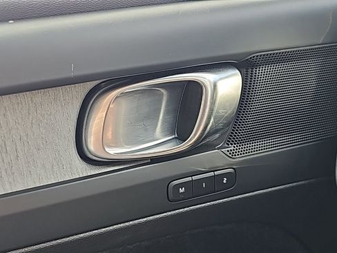 Certified 2025 Volvo XC40 B5 Core image 9