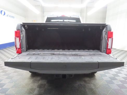 Used 2022 Ford F350 Lariat w/ Black Appearance Package image 39