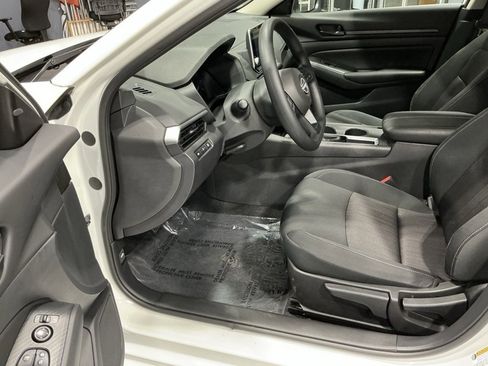 Used 2025 Nissan Altima 2.5 S image 3