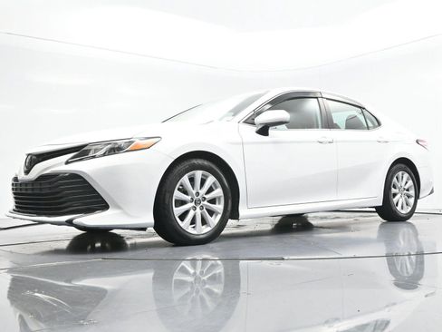 Used 2019 Toyota Camry LE FWD image 41