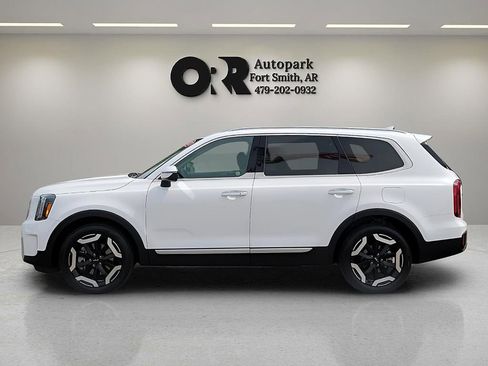 Used 2025 Kia Telluride S AWD/4WD image 3