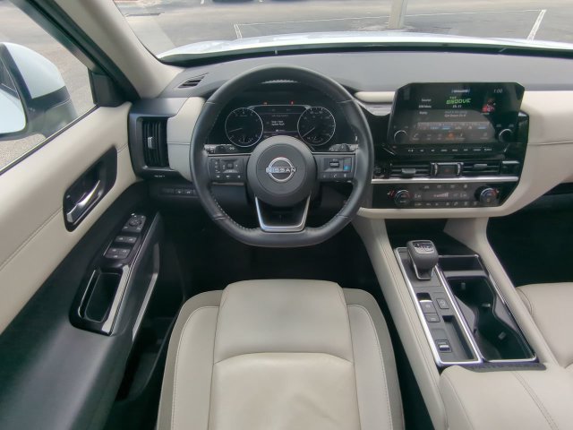 Used 2025 Nissan Pathfinder SL FWD image 19