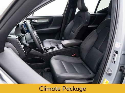 Used 2025 Volvo XC40 B5 Core image 15