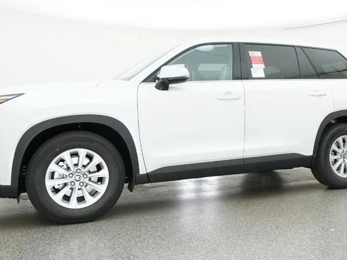 New 2026 Toyota Grand Highlander XLE image 10