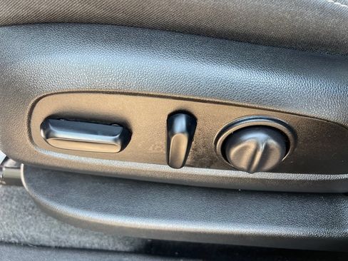 Used 2018 Chevrolet Equinox LT FWD image 23