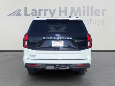 Certified 2025 Ford Expedition Active AWD/4WD image 4