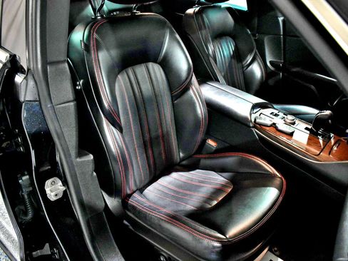 Used 2017 Maserati Levante w/ Luxury Package image 12