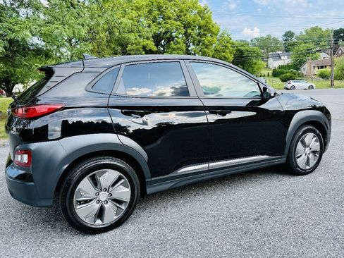 Used 2021 Hyundai Kona Limited w/ Cargo Package FWD image 5