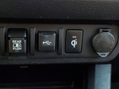 Used 2022 Toyota Tacoma TRD Off-Road w/ Technology Package image 28