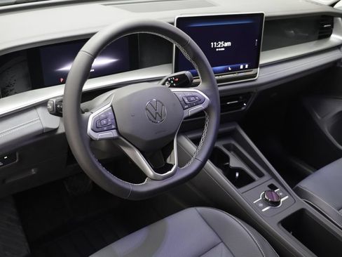 New 2026 Volkswagen Tiguan SE AWD/4WD image 7