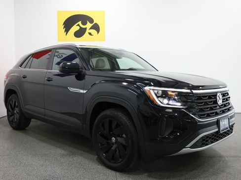 Used 2025 Volkswagen Atlas Cross Sport SE w/ Panoramic Sunroof Package AWD/4WD image 6