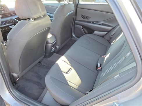Used 2025 Hyundai Elantra Sport image 19