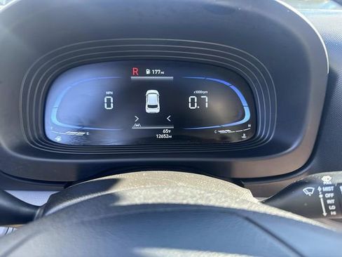 Used 2024 Hyundai Venue SEL image 33