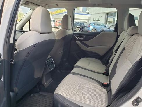 Used 2023 Subaru Forester Premium image 12