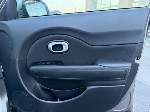 Used 2015 Kia Soul + image 16