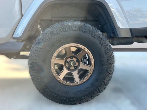 Used 2020 Jeep Gladiator Overland image 6