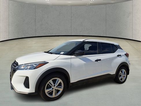 Used 2023 Nissan Kicks S image 9