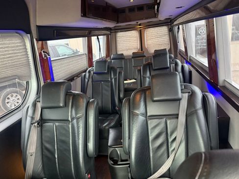 Used 2009 Dodge Sprinter 2500 RWD image 12