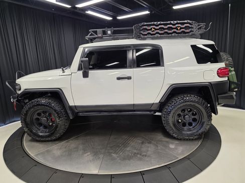 Used 2013 Toyota FJ Cruiser 4WD image 6