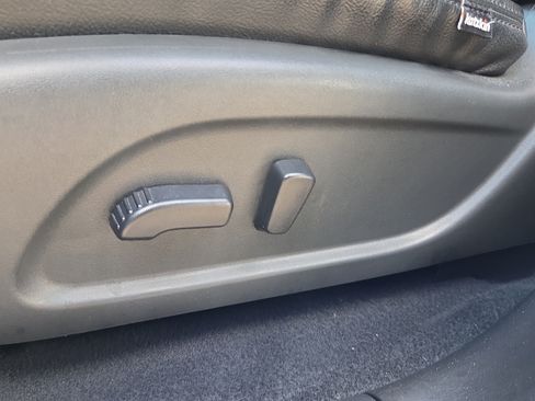 Used 2020 Nissan Pathfinder SV FWD image 15