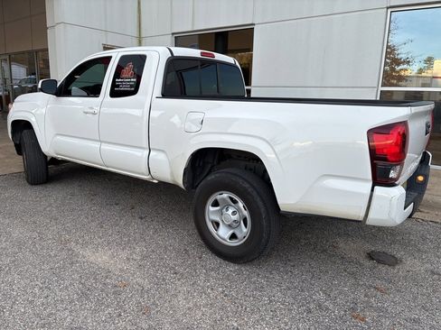 Used 2022 Toyota Tacoma SR image 2