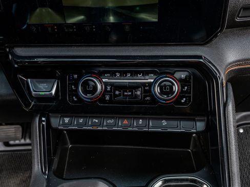 Used 2024 GMC Sierra 2500 AT4 w/ AT4 Premium Plus Package image 24