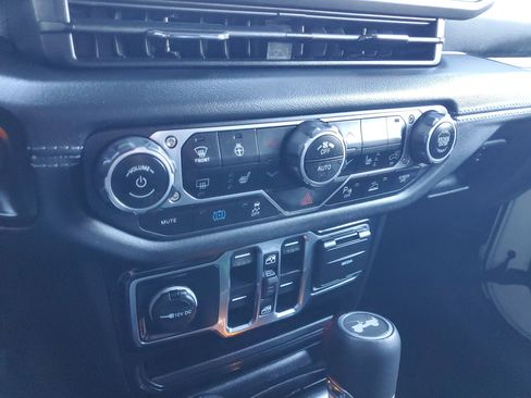 Used 2024 Jeep Wrangler High Altitude image 16