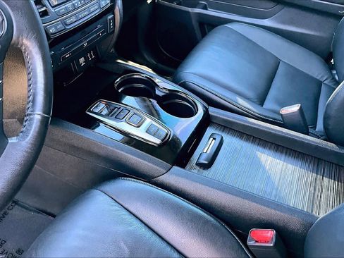 Used 2016 Honda Pilot Touring image 16
