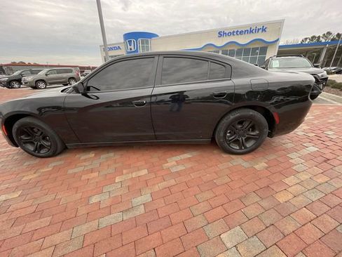 Used 2022 Dodge Charger SXT image 12