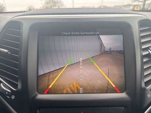 Used 2015 Jeep Cherokee Trailhawk w/ Leather Interior Group image 28