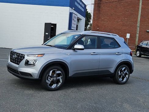 Used 2026 Hyundai Venue SEL FWD image 3