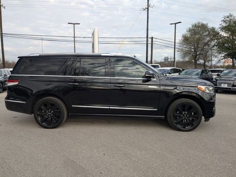 Used 2022 Lincoln Navigator L Reserve image 2